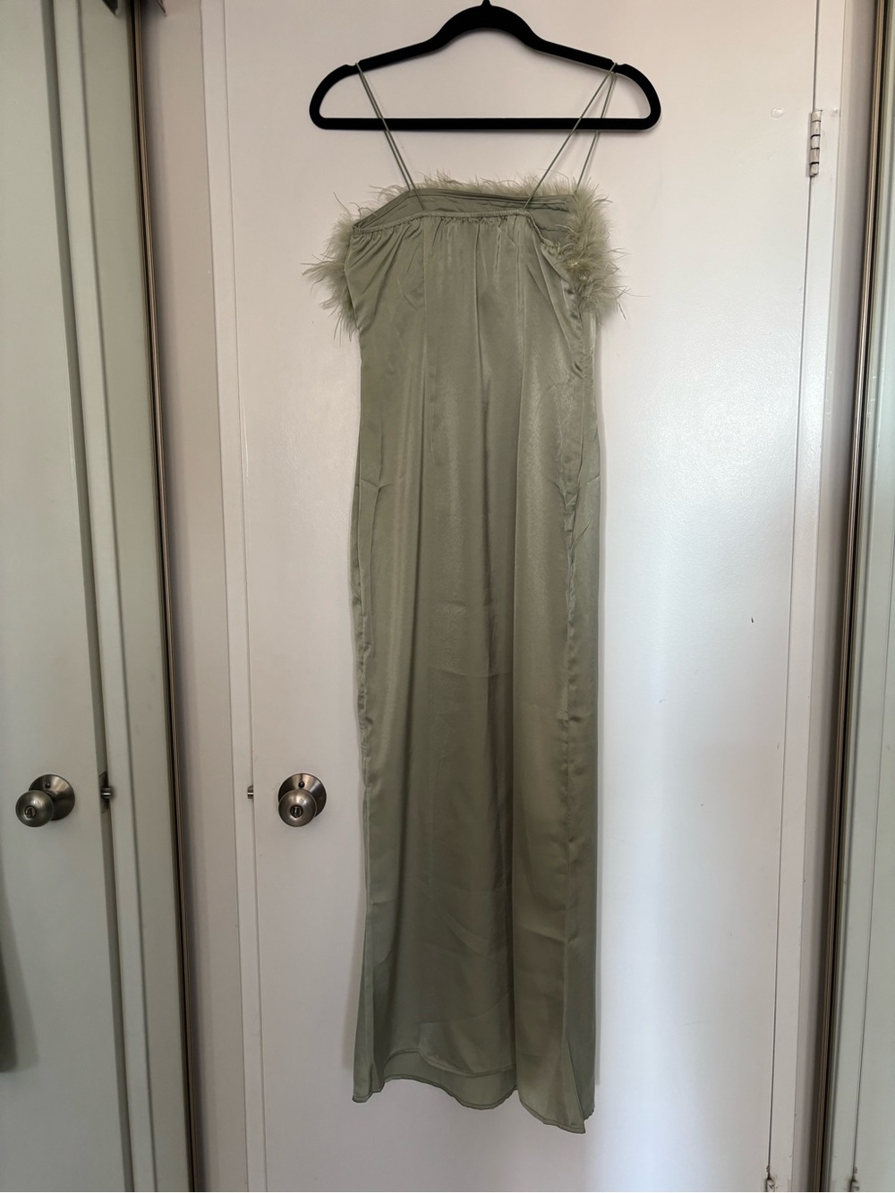 NWT PrettyLittleThing Pale Green Feather-Trim Slip Maxi Dress - Picture 6 of 7